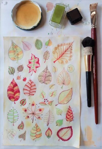 "Herbstblätter" nach dem Druck mit Kaffee und Stempelfarbe bearbeitet