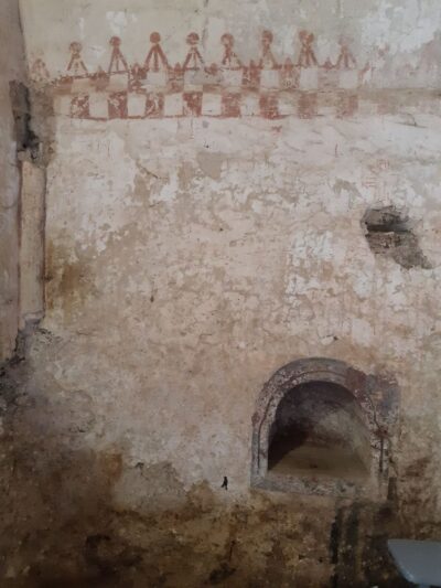 südliche Wand mit Piscina